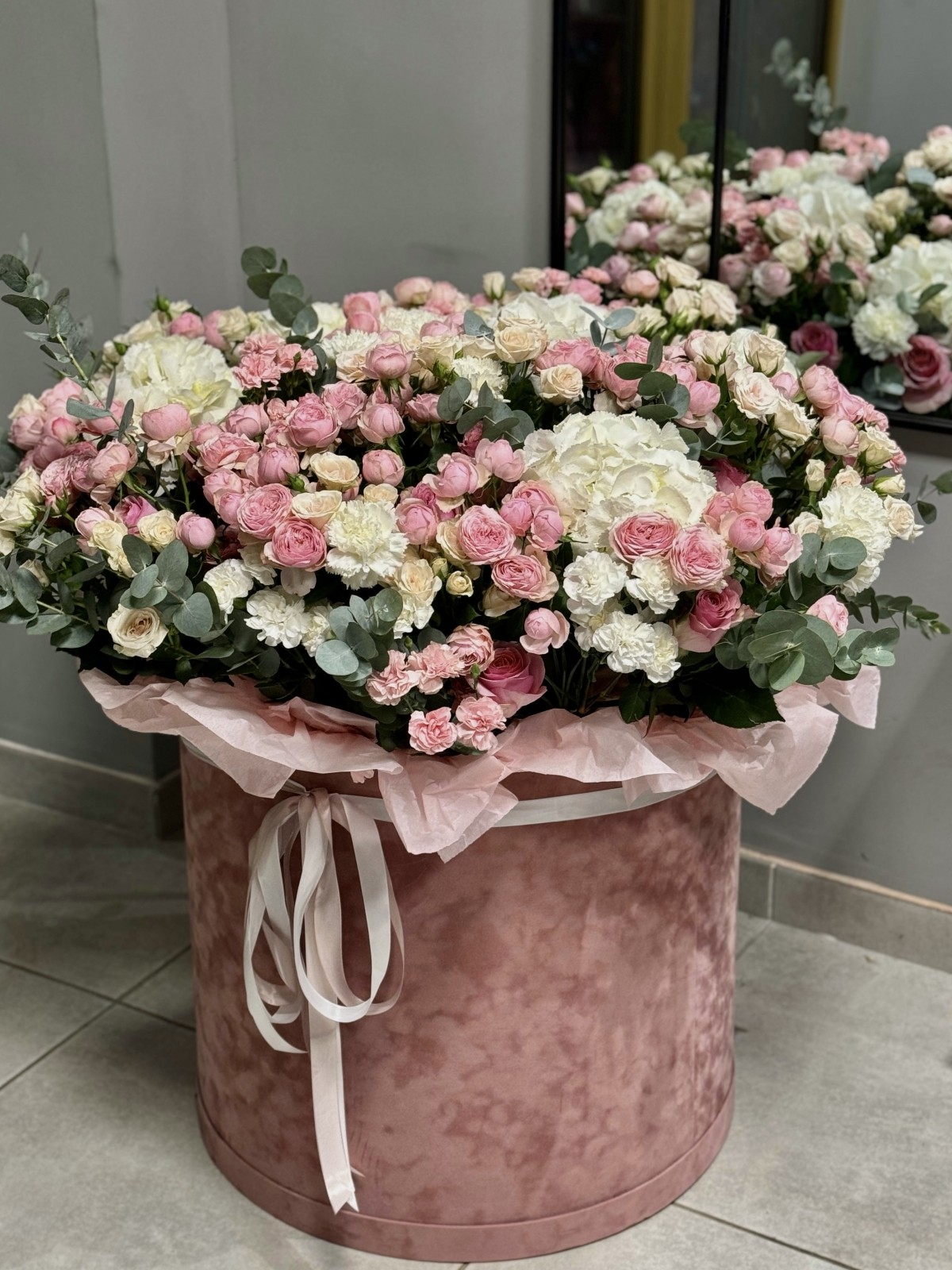 Композиция в коробке Дрим: мечта каждой девушки kompozitsiya-v-korobke-drim:-mechta-kazhdoy-devushki