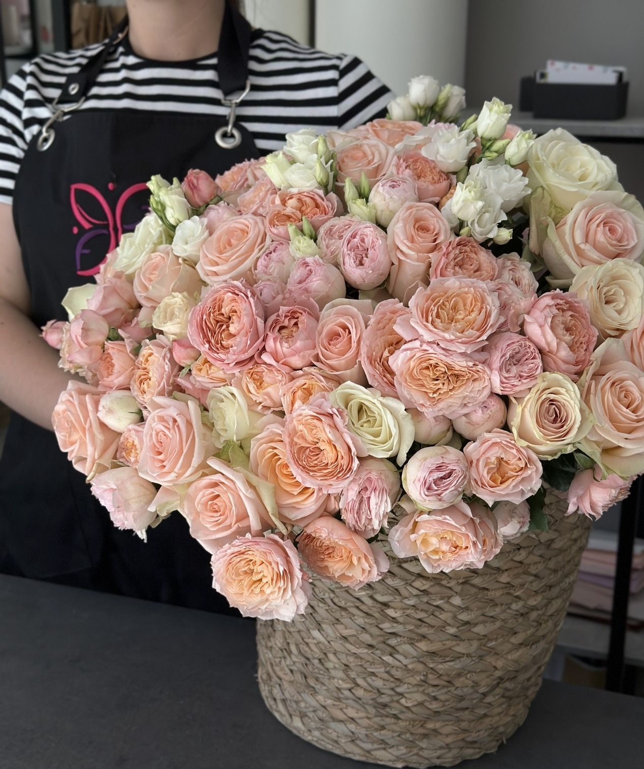 Композиция в корзине Шарман: самый очаровательный kompozitsiya-v-korzine-sharman:-samyy-ocharovatelynyy