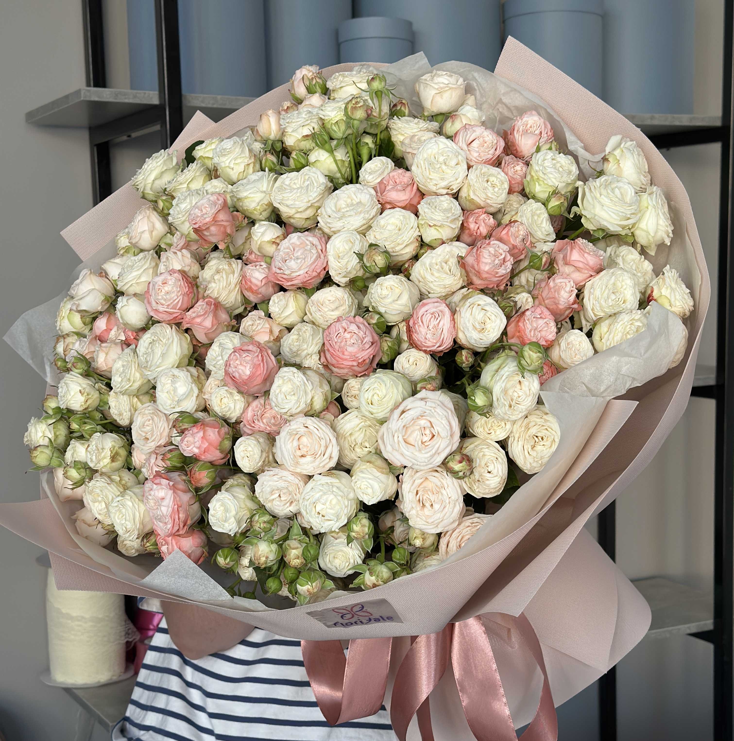 Букет кустовых роз Мечта: она точно не останется равнодушной buket-kustovyh-roz-mechta:-ona-tochno-ne-ostanetsya-ravnodushnoy