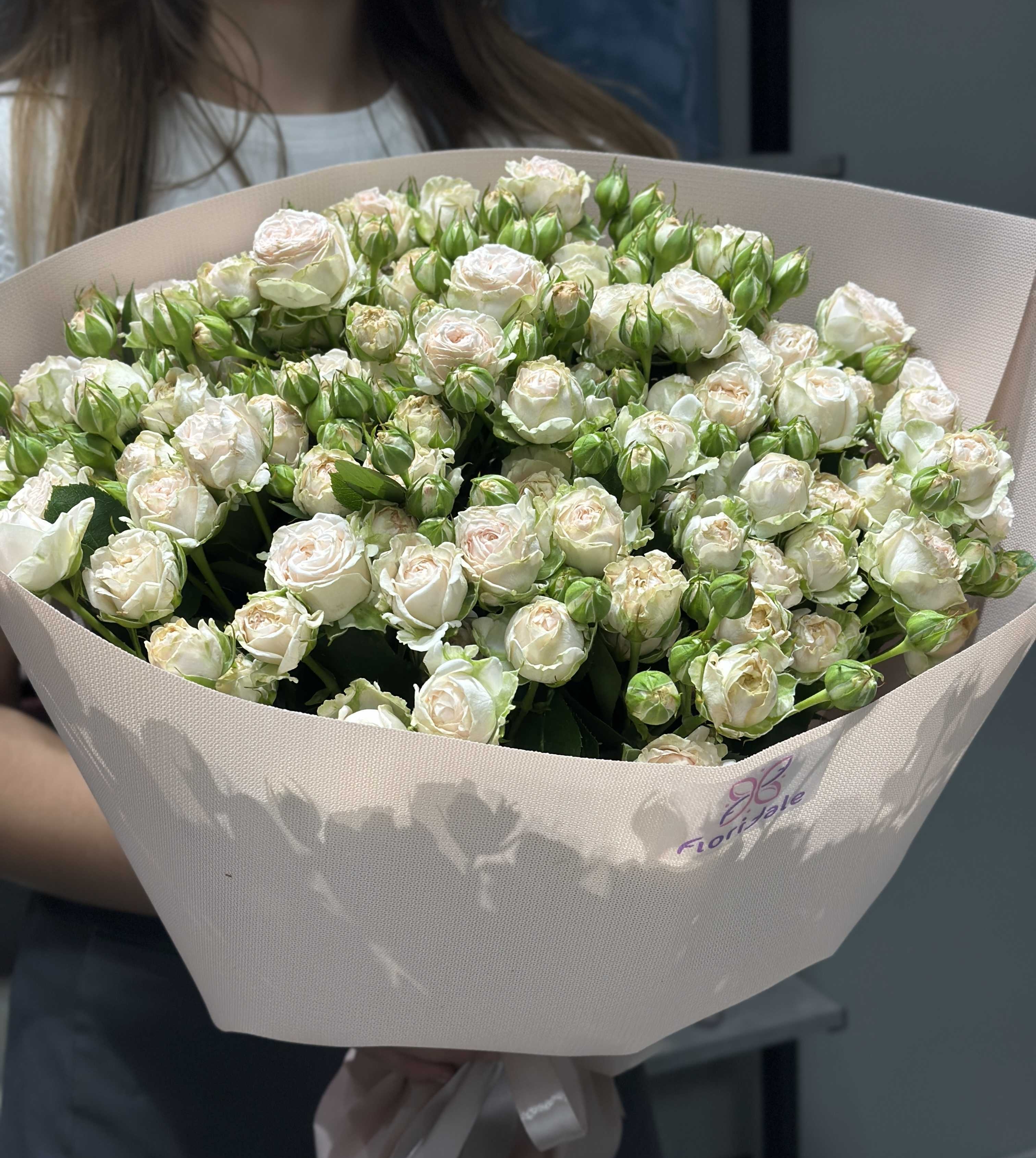 Букет кустовых роз Идеаль: лучший выбор для первого свидания buket-kustovyh-roz-idealy:-luchshiy-vybor-dlya-pervogo-svidaniya